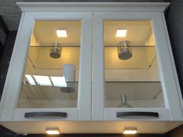 Világítási rendszer a KARISMA/CITY konyha 1 ajtós, vitrines felső szekrényhez
